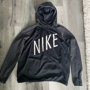 Nike dri fit women’s hoodie sweater size XL black and white with thumb holes